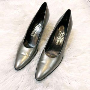 Salvatore ﻿Ferragamo Women's Pointed Toe Metallic Pewter Pumps Size 8 4A Narrow